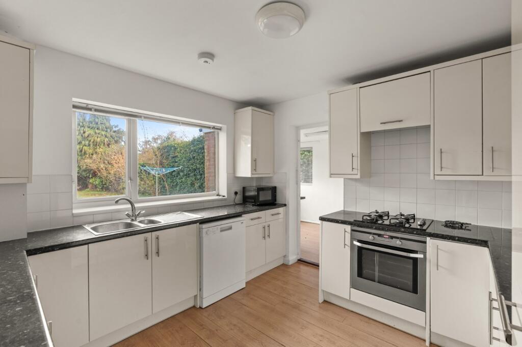 Lexden Road, Lexden, Colchester, Essex, CO3 photo 2