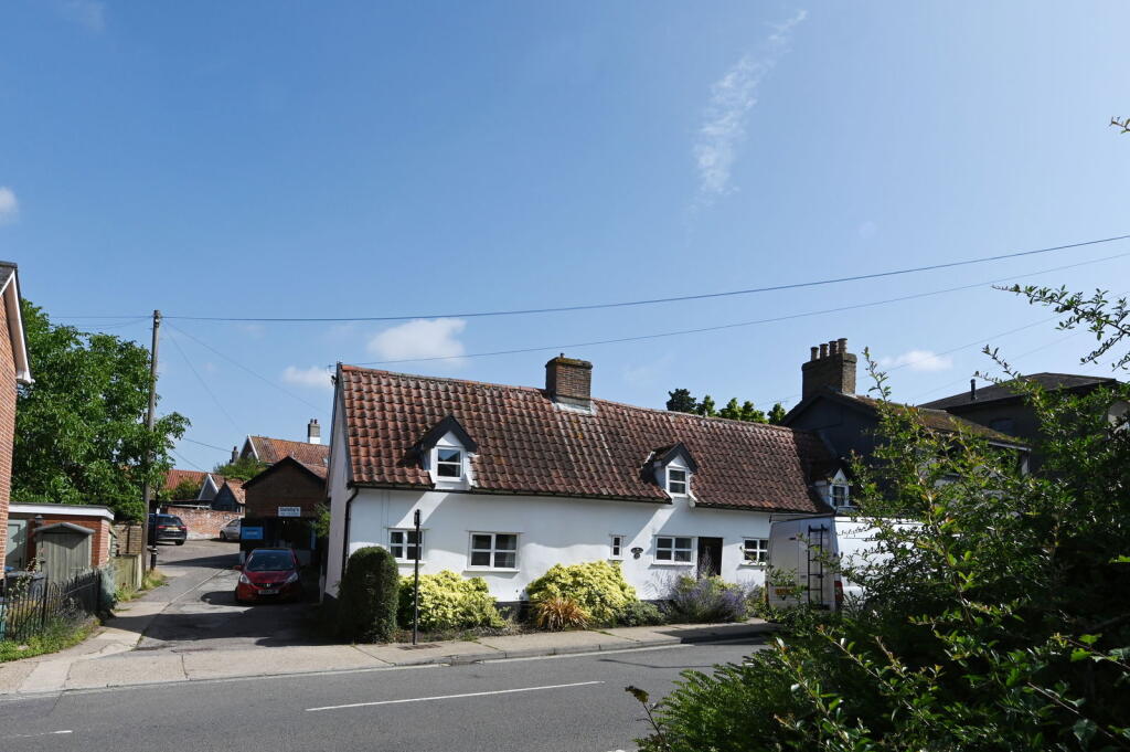 2-bed house on Fore Street, Framlingham, Suffolk, £325,000