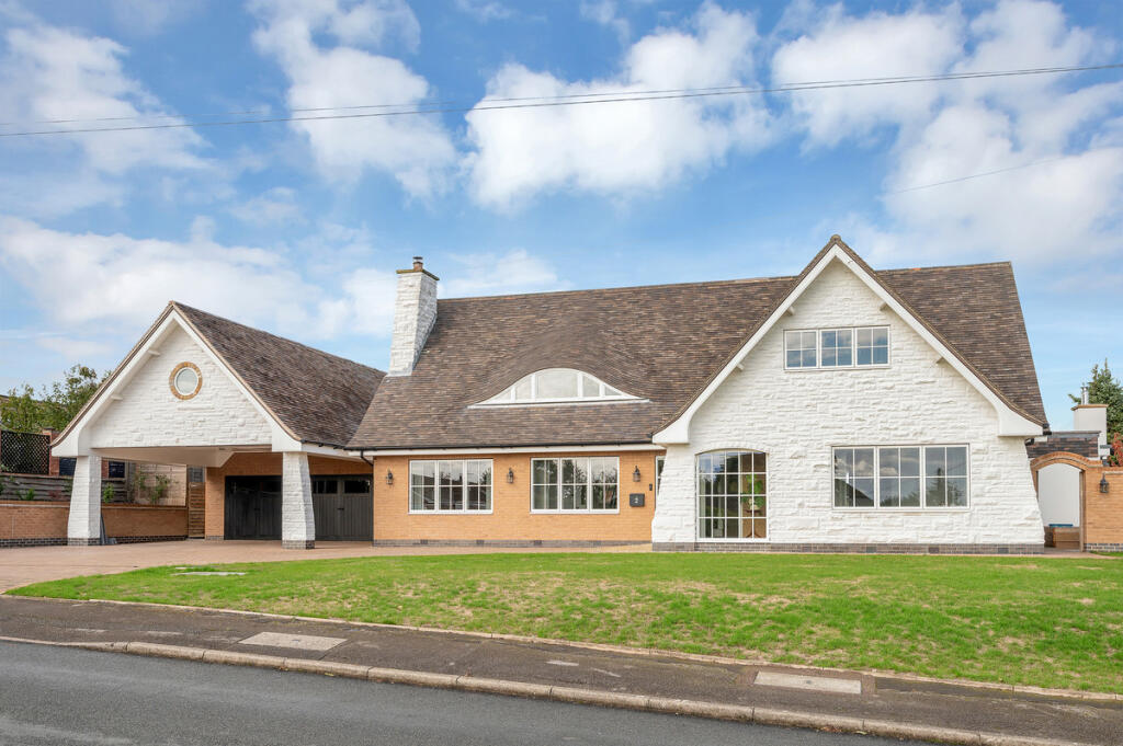 Main image of property: Fishpool Lodge, Chestnut Avenue, Ravenshead, Nottingham, NG15