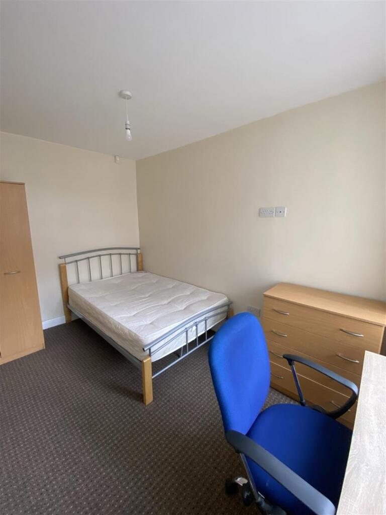 6 bedroom house for rent