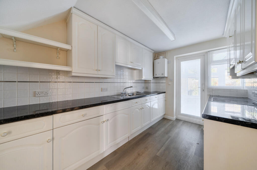 Wynton Grove, Walton On Thames, Surrey, KT12 photo 3
