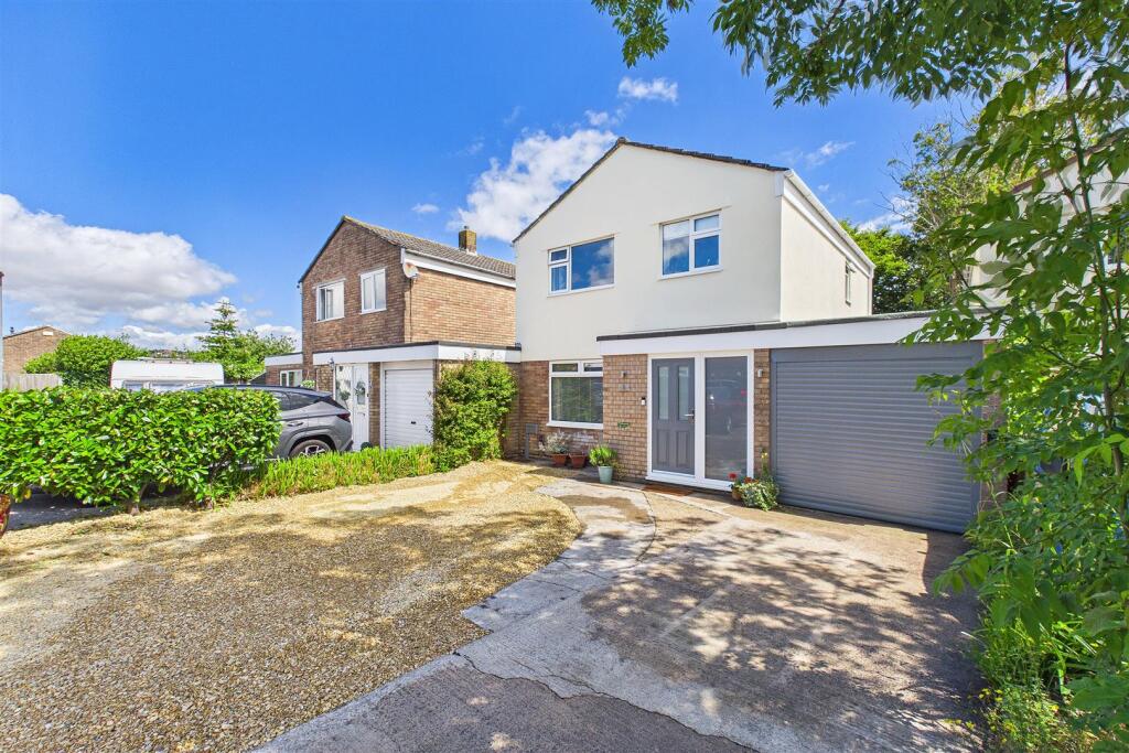 Main image of property: Quiet cul-de-sac setting in Clevedon