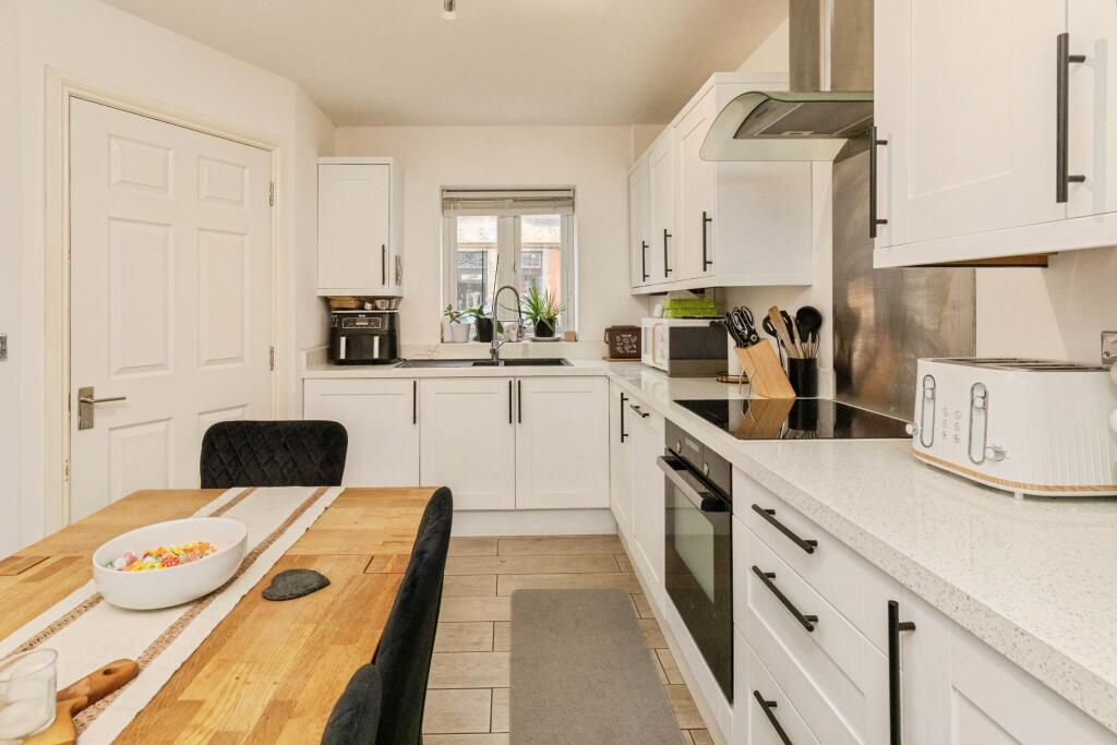 House in Bristol, St George - More