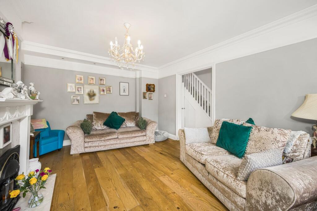 House in Brentwood, Doddinghurst - More