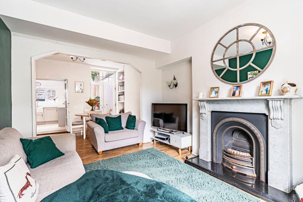 House in Pontypridd, Trallwn, Glyncoch - More