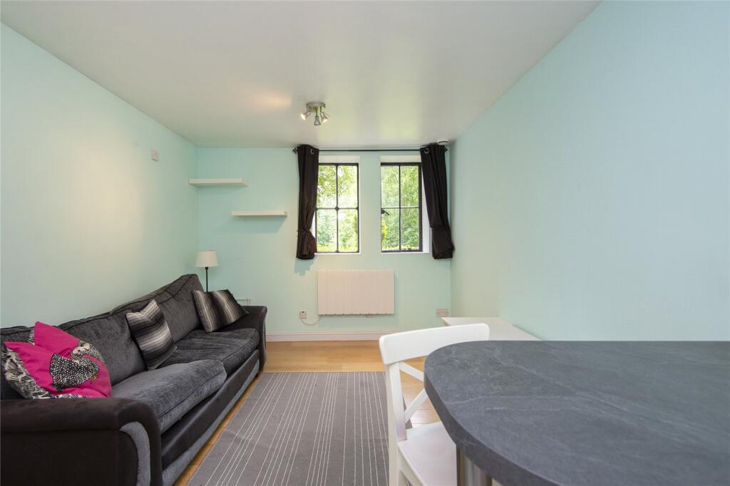 Clock Court, Victory Road, London, E11 - Widok 6