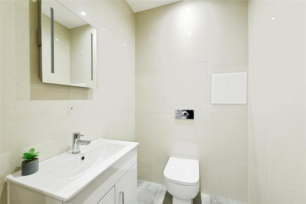 House in Croydon - More