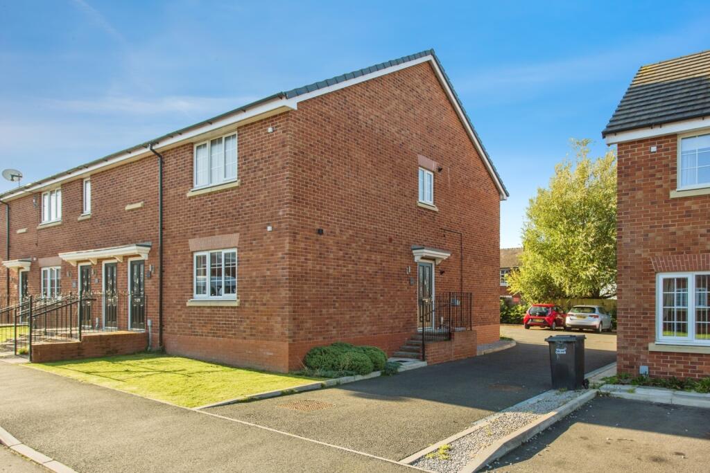 2-bed flat on Broadleaf Crescent, Standish, Wigan, Greater Manchester, WN6, £65,000