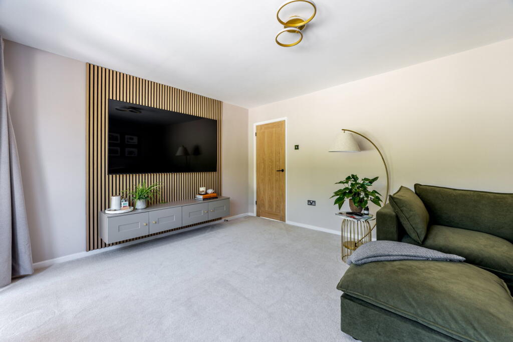 House in Birmingham, Sutton Coldfield - More