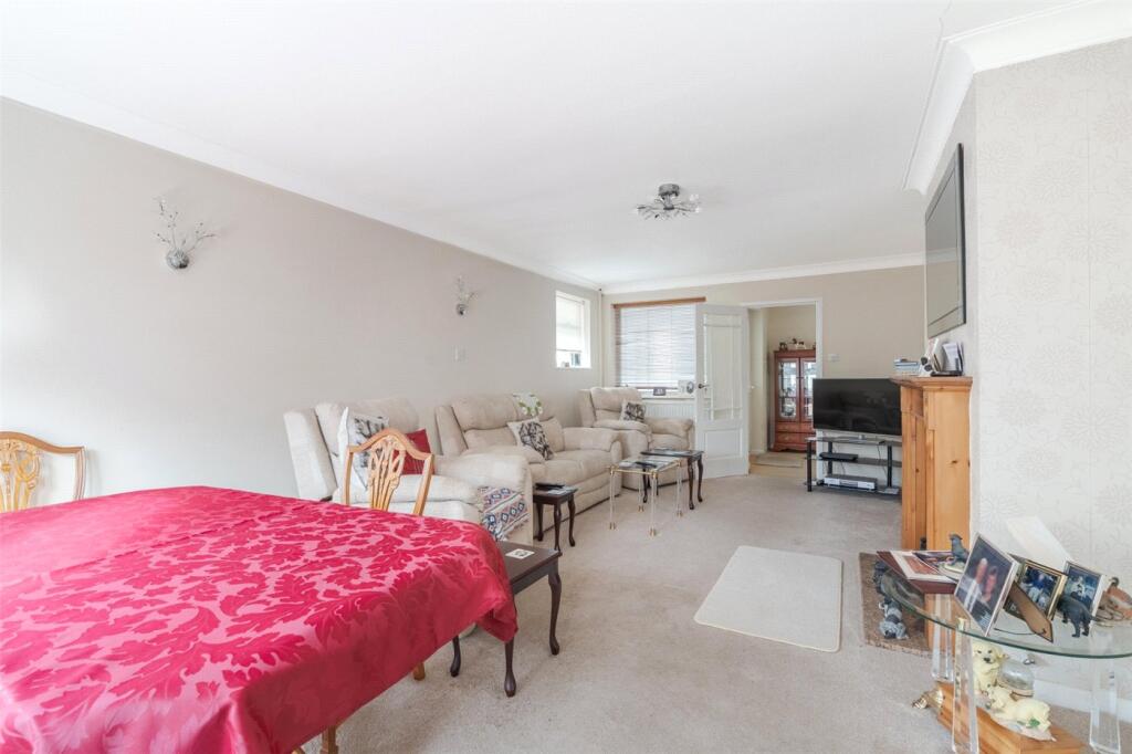Cedar Drive, Wimborne, Dorset, BH21 photo 3