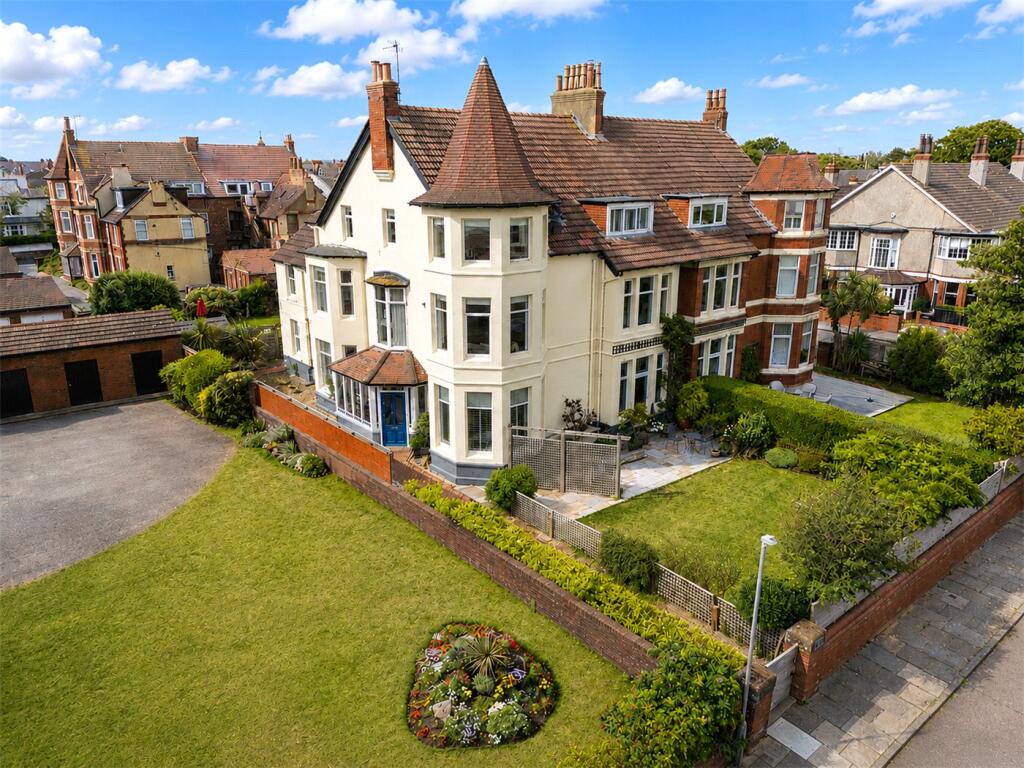 3-bed flat on Curzon Road, Hoylake, Wirral, £450,000
