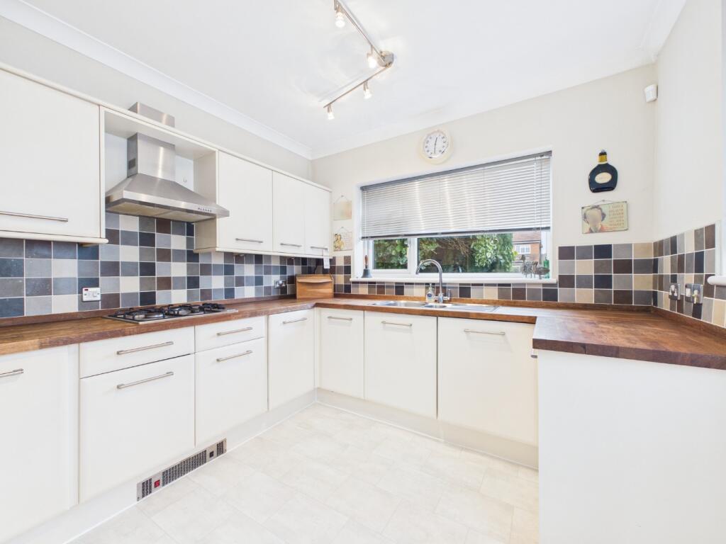 House in Sidcup, The Hollies, Longlands - More