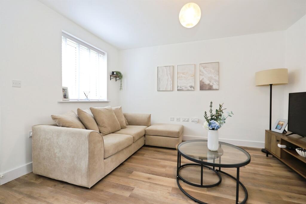 Jasmine Crescent, Lea Castle, Kidderminster photo 2