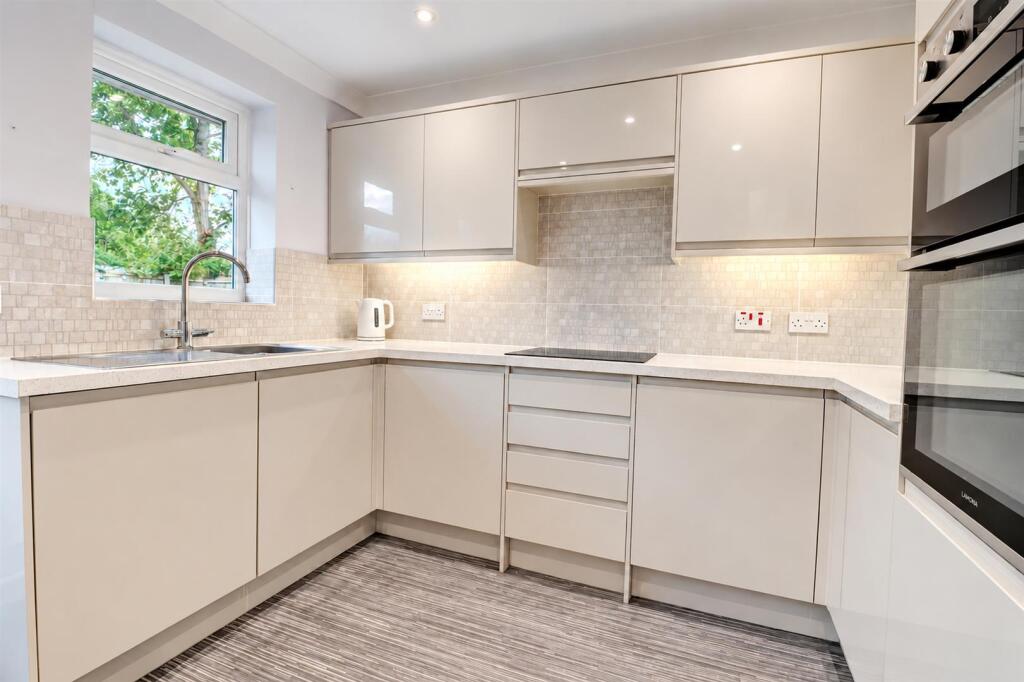 Twyford Close, Aldridge, WS9 0SN photo 3