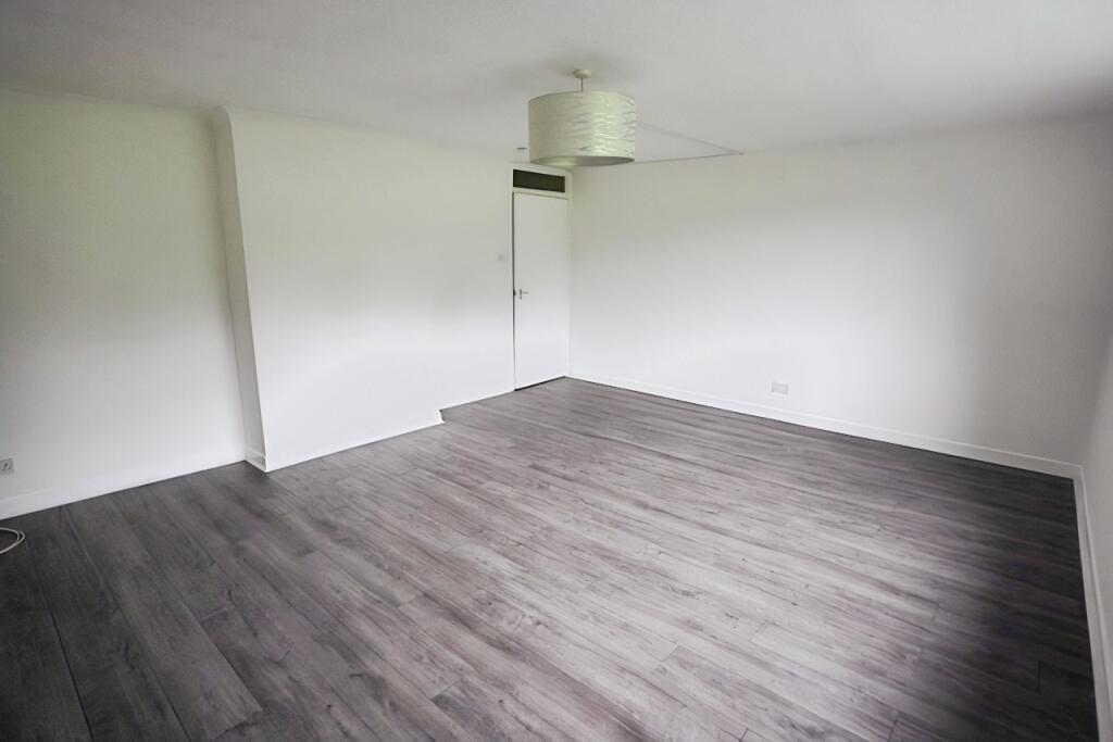 Apartment in Cumbernauld, North Lanarkshire - View 3