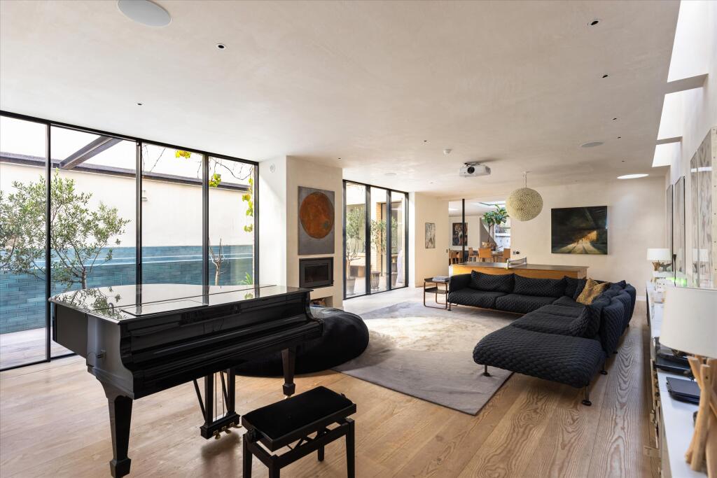 House in London - View 2