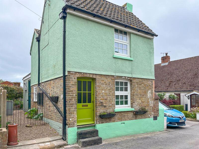 2-bed detached on The Street, Finglesham, £295,000