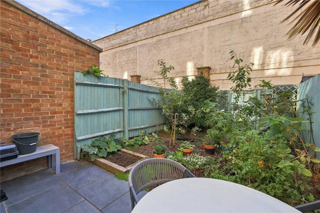House in London - View 5