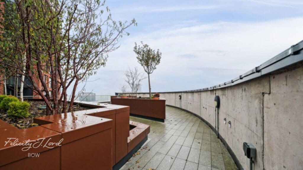 Main image of property: Mercury Walk, London, E14