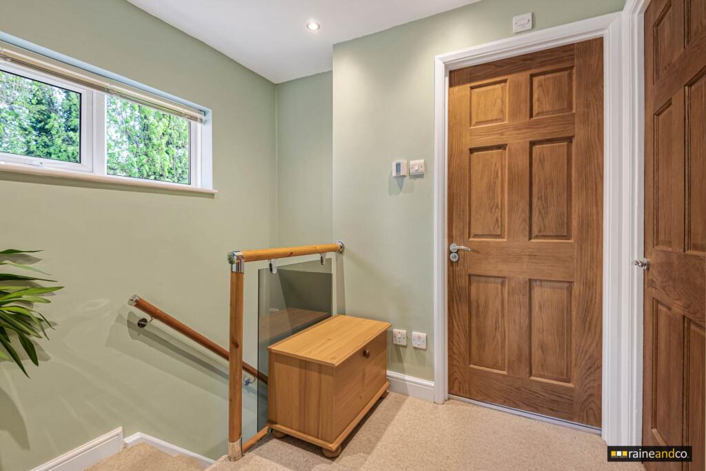 Additional image 18 of Robins Way, Hatfield