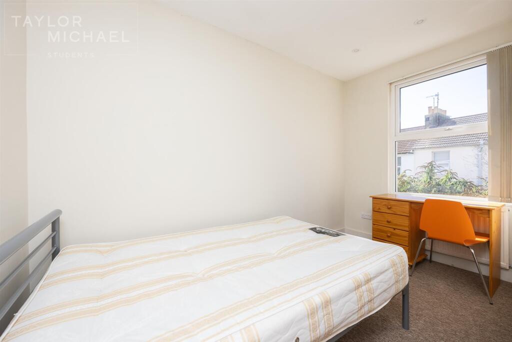 6 bedroom terraced house for rent