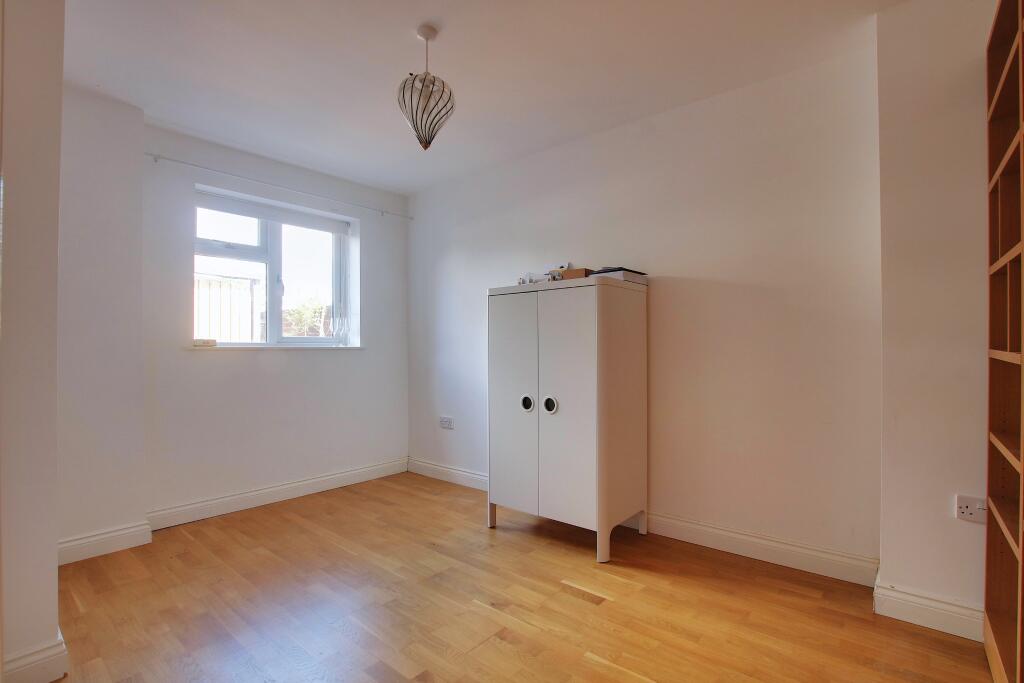 Apartment in Southampton - More