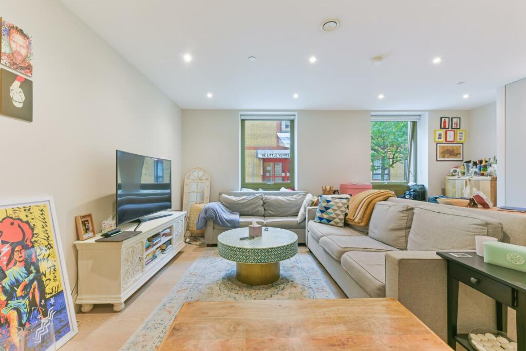 Venice Court, Crompton Street, Paddington, W2 photo 2