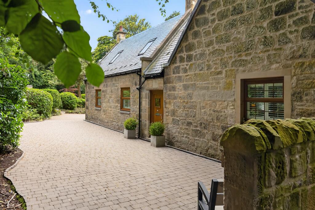 Main image of property: Linnpark Gardens, Johnstone