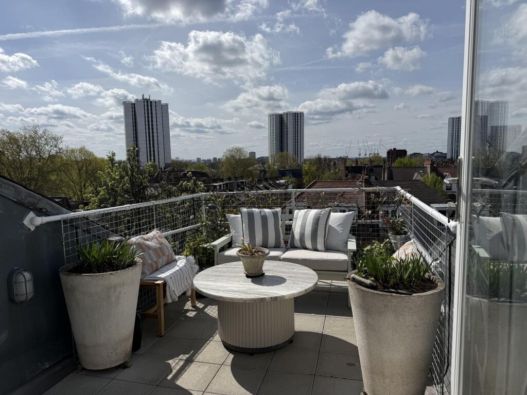 Apartment in London - View 5