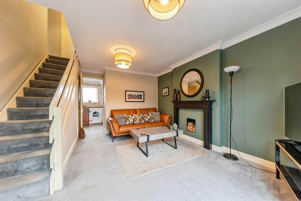 4-bed semi-detached on Bedford Close, Grantham, £210,000