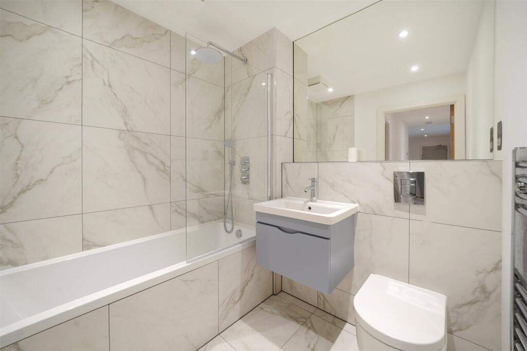 Apartment in Redhill - View 5