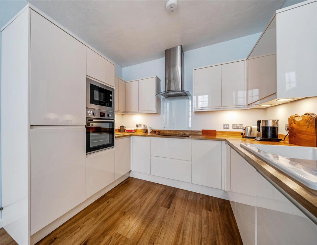 House in Llandudno, Llangollen - View 4
