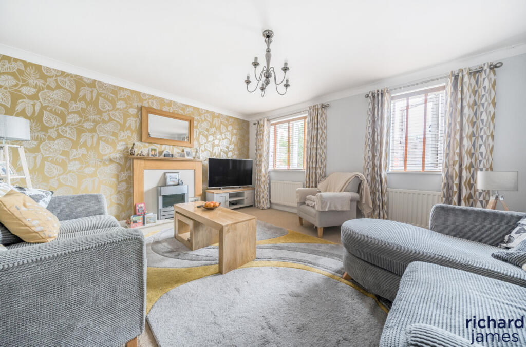 Deneb Drive, Oakhurst, Swindon, SN25 photo 3