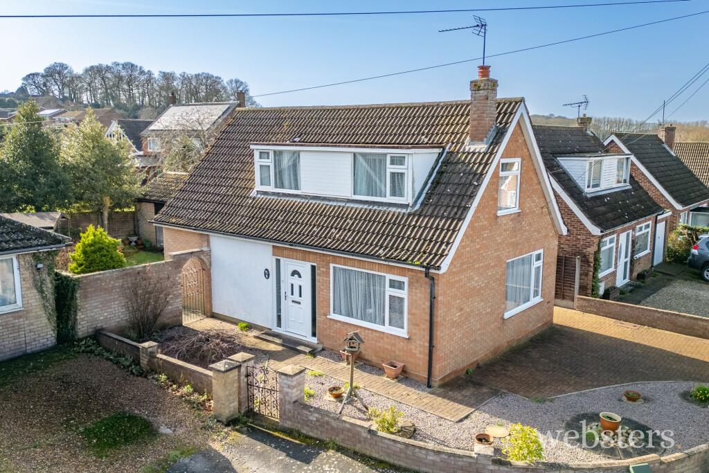 3-bed bungalow on Hillvue Close, Norwich, NR5, £300,000