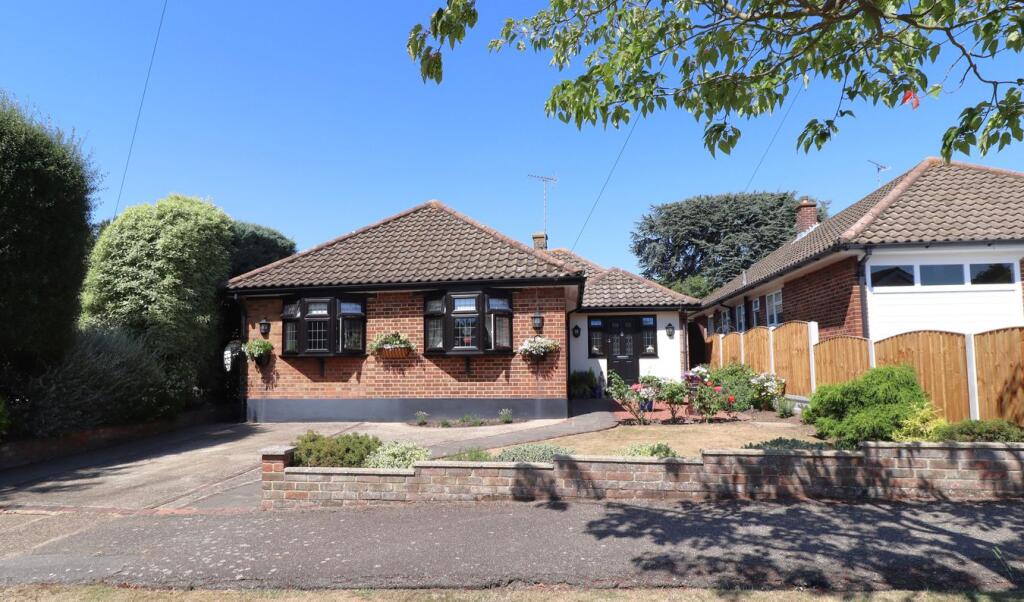 Main image of property: Kingswood Crescent, Rayleigh, SS6