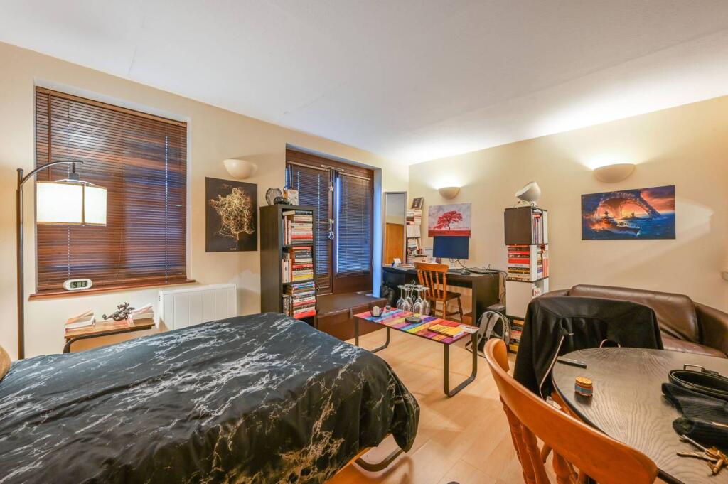 Main image of property: Discovery Walk, Wapping, London, E1W