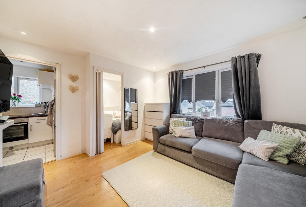 Apartment in Croydon - View 2