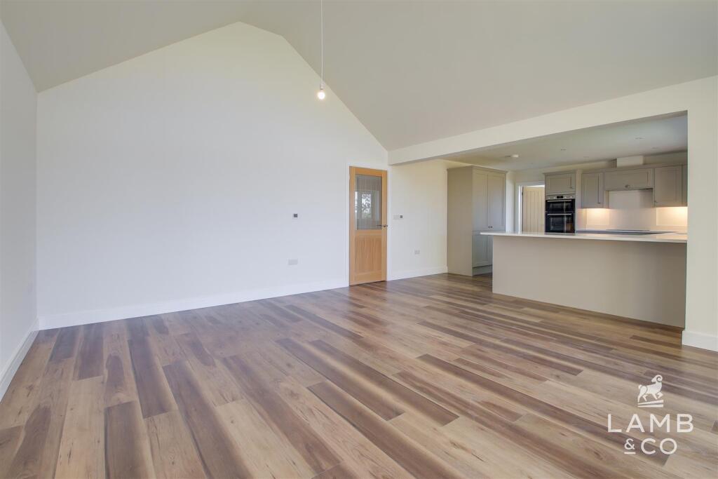 House in Great Holland, Frinton and Walton - More