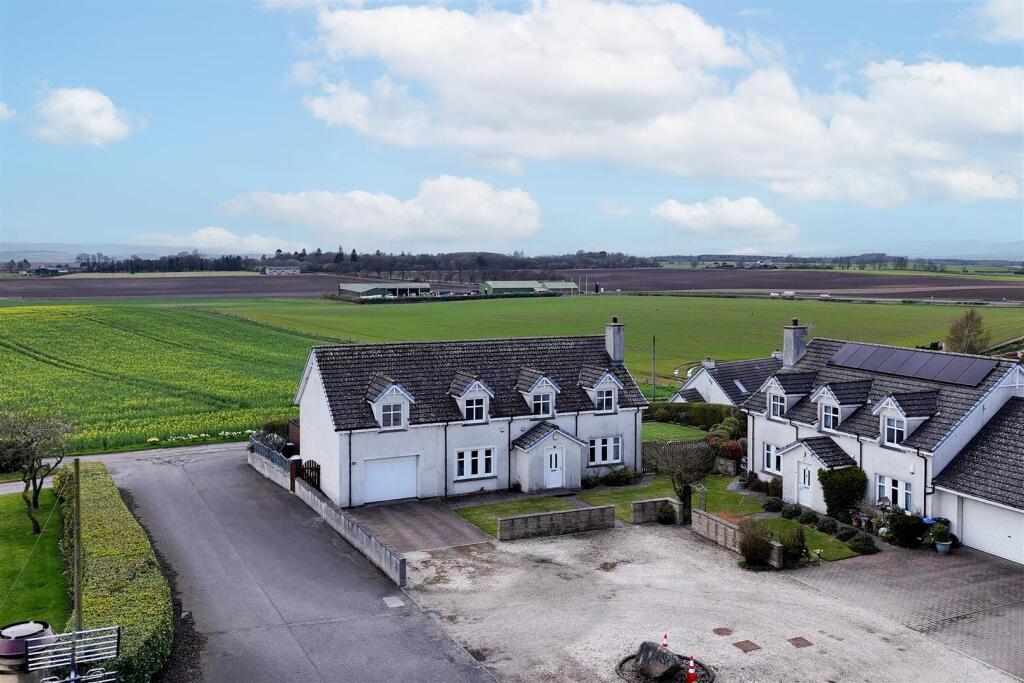 Main image of property: 1 Townhead Courtyard, Balbeggie, Perth, PH2 6ET