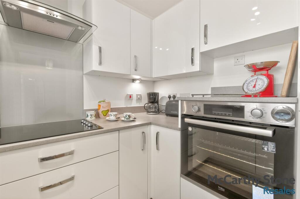 Priory Place, Alcester Road, Studley, Worcestershire, B80 7AR photo 5