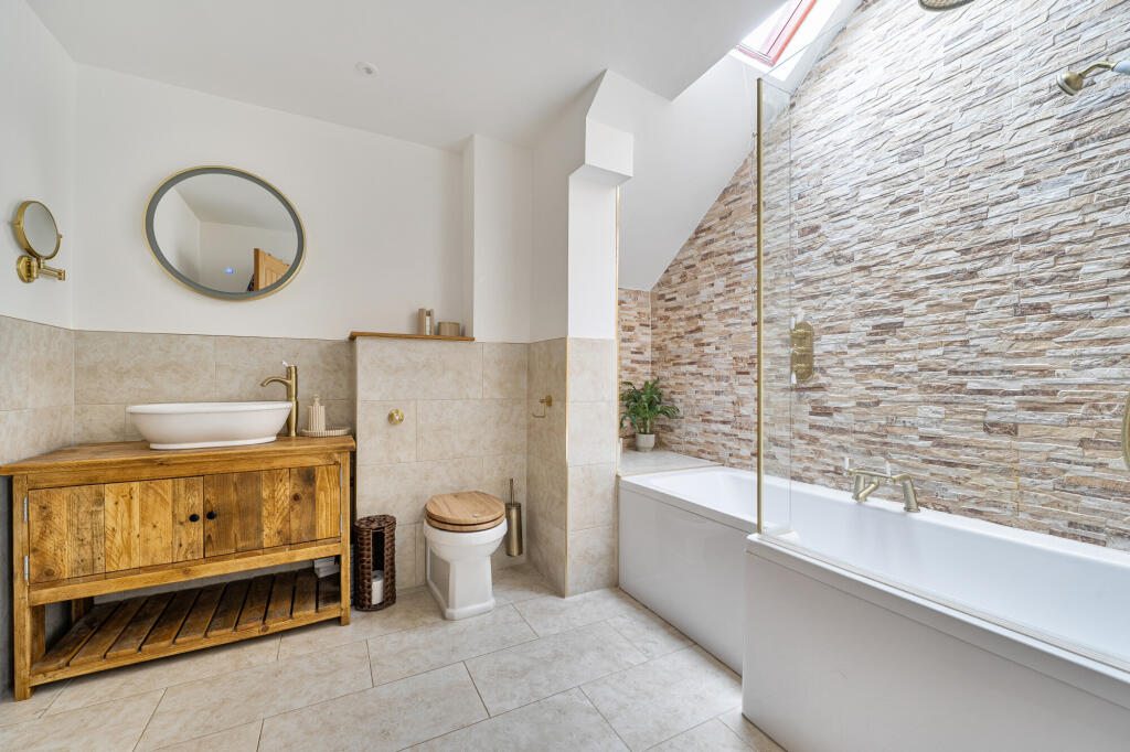 House in Tandridge, Church Town, Godstone - View 5