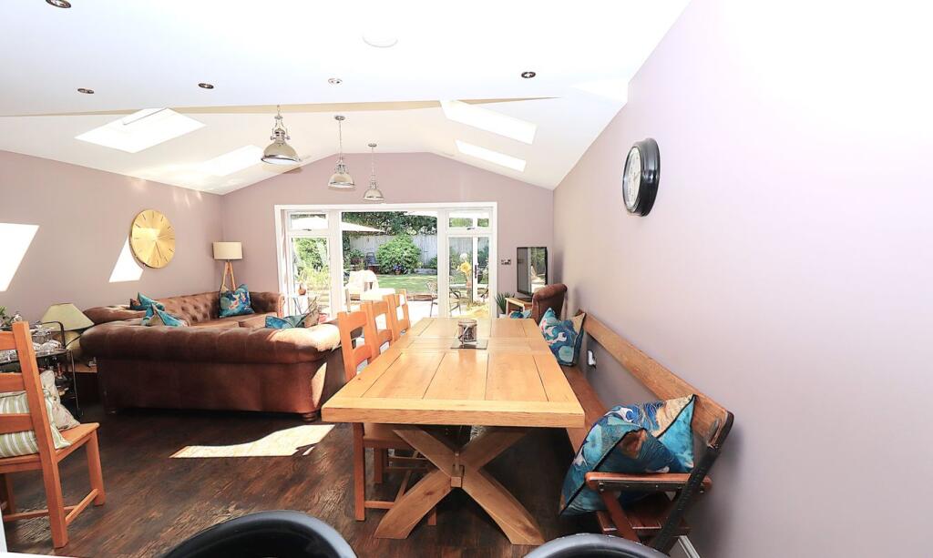 House in Rushmoor, Farnborough Park, Farnborough - More