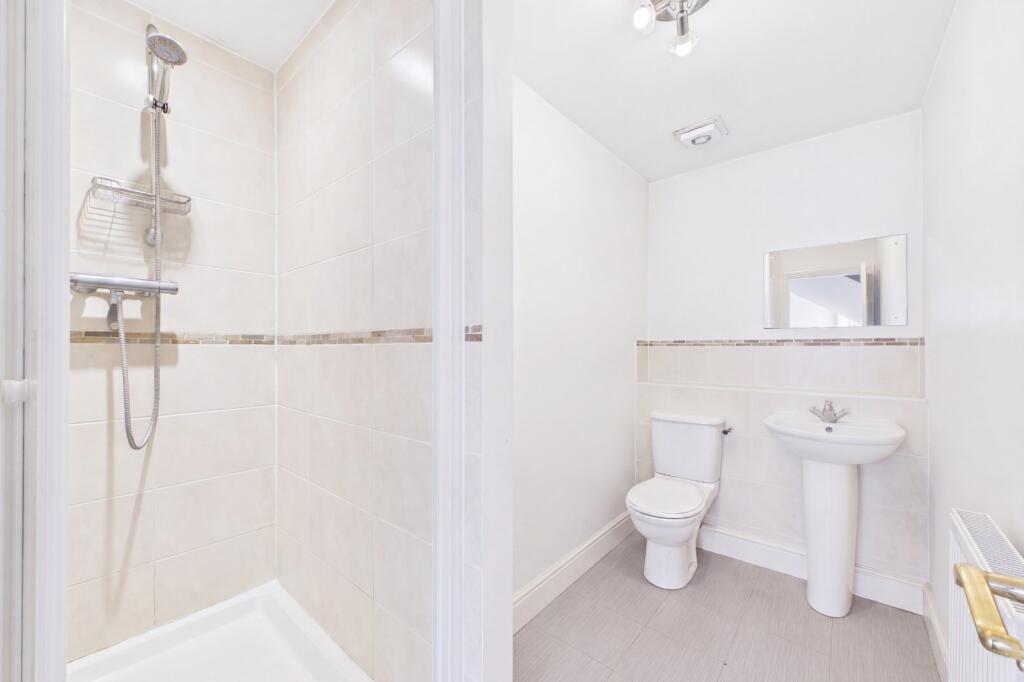 Apartment in Maidenhead, North Town - View 5