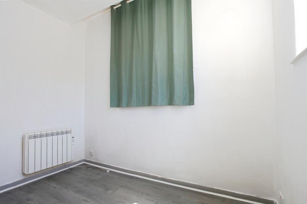 Apartment in Peterborough, New Fletton - View 4
