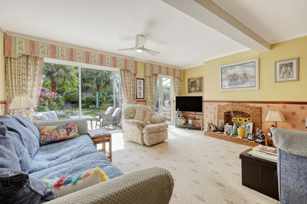 Luthers Close, Kelvedon Hatch, Brentwood photo 2