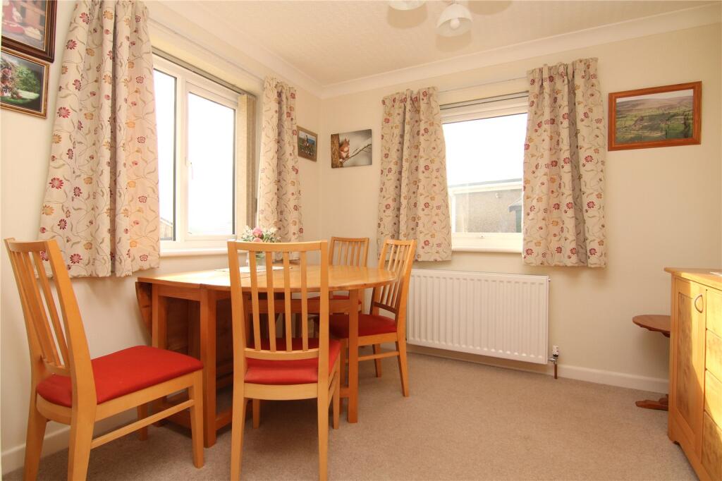 Aire Valley Drive, Bradley, BD20 photo 4