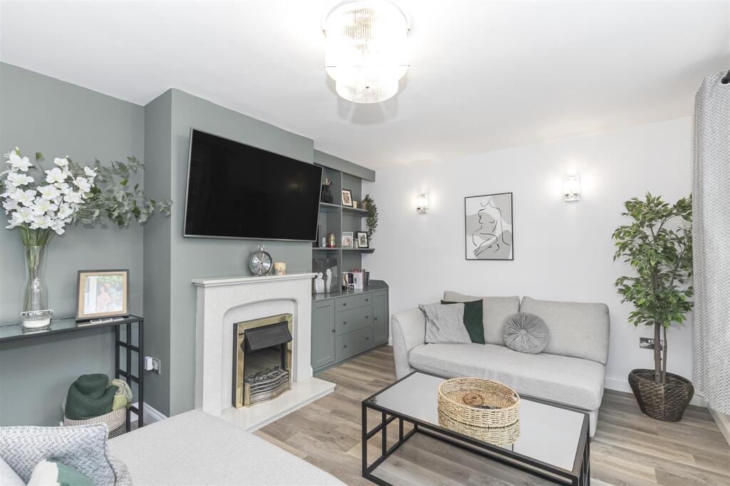 Newlands Avenue, Coalpit Heath photo 4