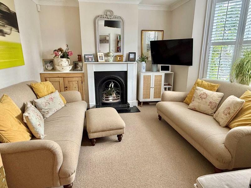 House in Redhill - More