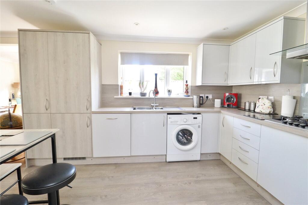 Sandy Lane, St. Ives, Ringwood, Hampshire, BH24 photo 3