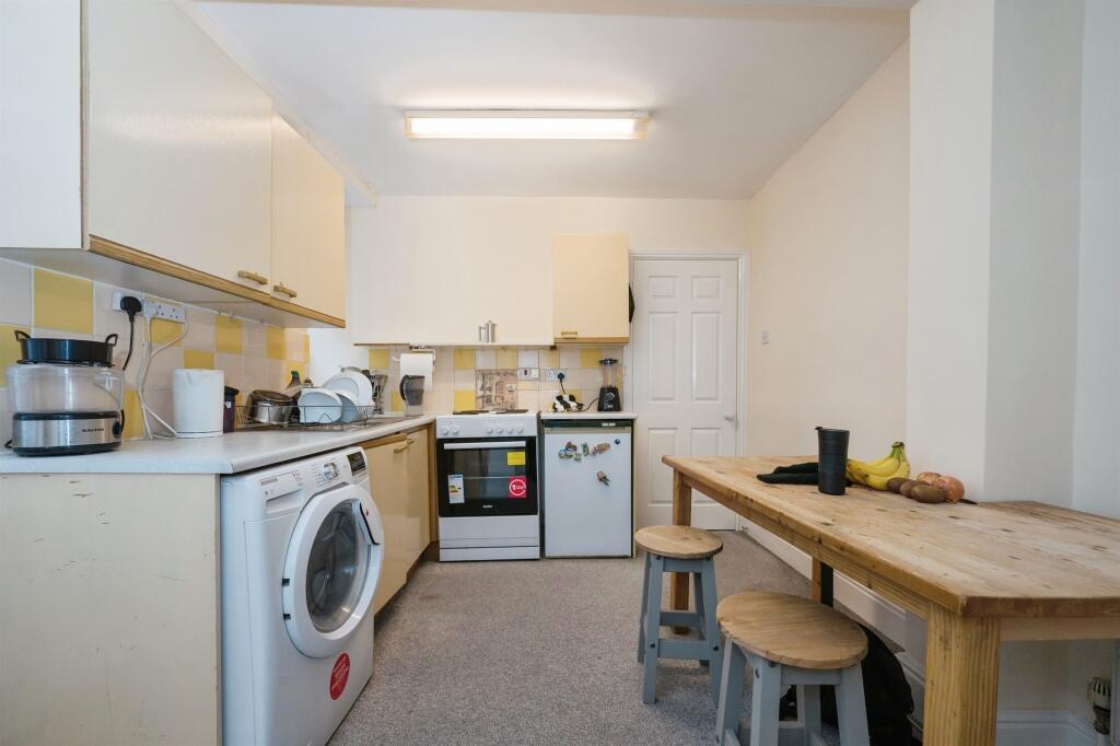 Apartment in Southampton - View 5